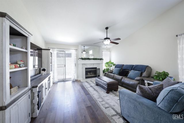 9016 Saint Jean Court, Bakersfield, CA 93312