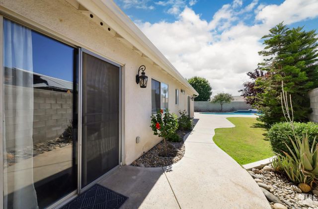 9016 Saint Jean Court, Bakersfield, CA 93312