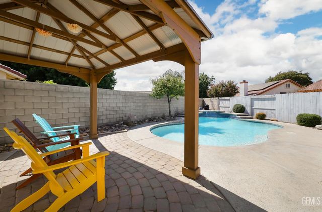 9016 Saint Jean Court, Bakersfield, CA 93312