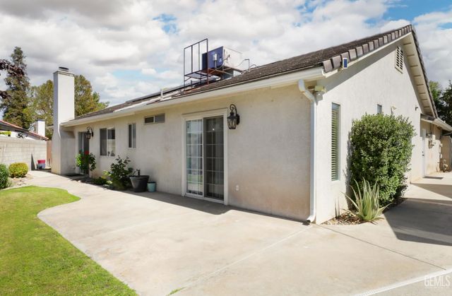 9016 Saint Jean Court, Bakersfield, CA 93312
