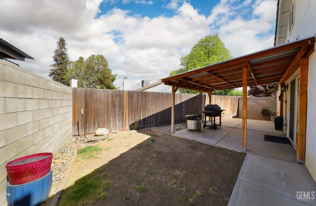 9016 Saint Jean Court, Bakersfield, CA 93312