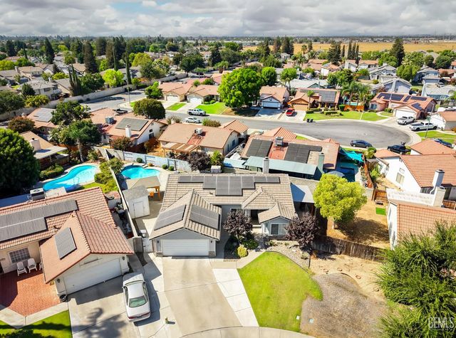 9016 Saint Jean Court, Bakersfield, CA 93312