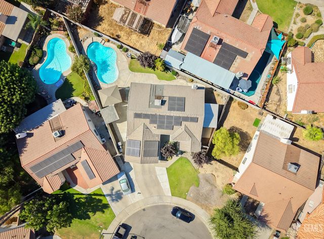 9016 Saint Jean Court, Bakersfield, CA 93312