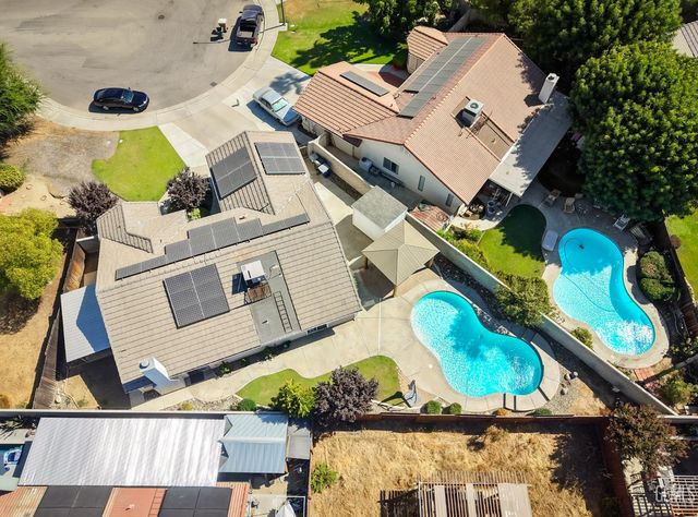 9016 Saint Jean Court, Bakersfield, CA 93312