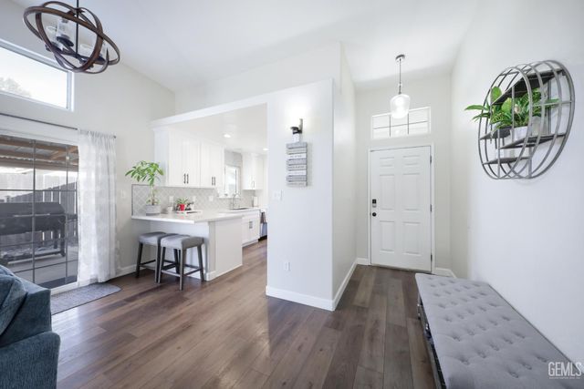 9016 Saint Jean Court, Bakersfield, CA 93312