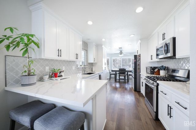 9016 Saint Jean Court, Bakersfield, CA 93312