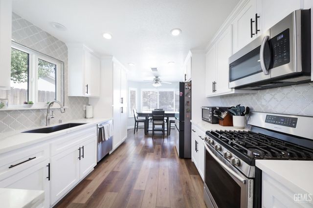 9016 Saint Jean Court, Bakersfield, CA 93312