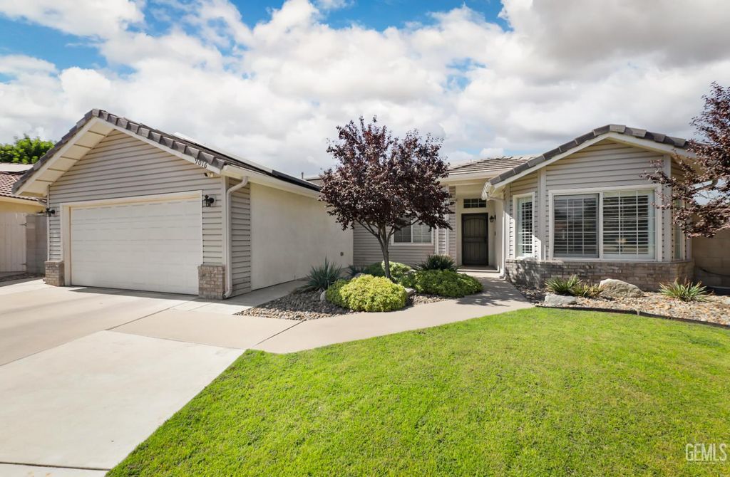 9016 Saint Jean Court, Bakersfield, CA 93312