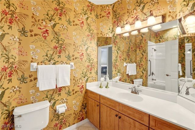 5685 Heron LN 304, Naples, FL 34110