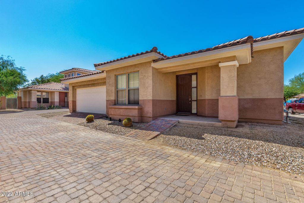 13569 W CYPRESS Street, Goodyear, AZ 85395
