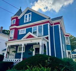 54 Bank St, Attleboro, MA 02703