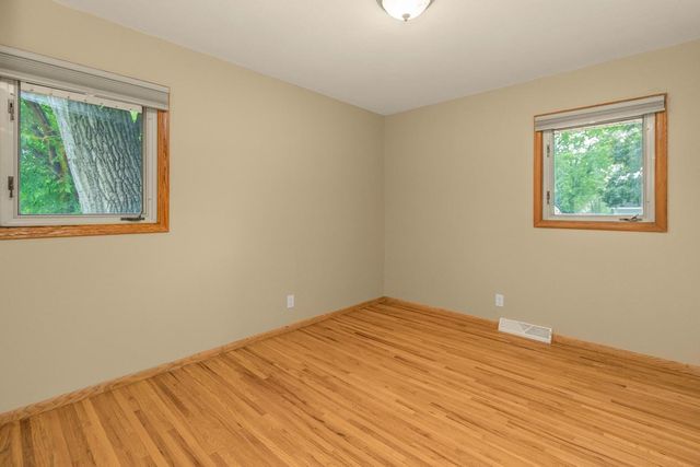 5901 6th Street NE, Fridley, MN 55432