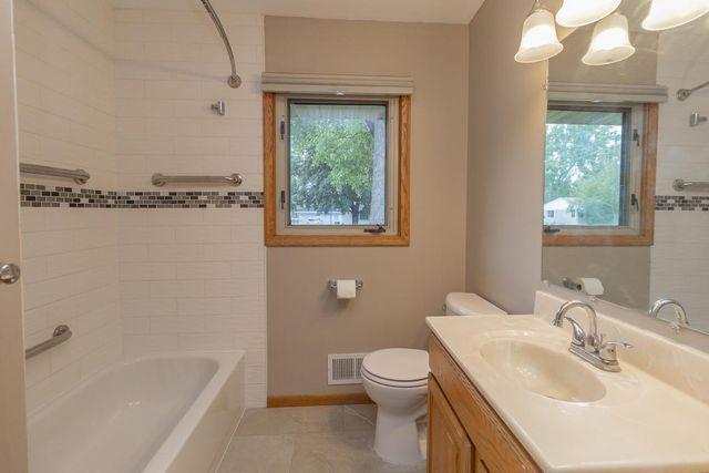 5901 6th Street NE, Fridley, MN 55432