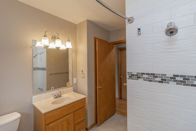 5901 6th Street NE, Fridley, MN 55432