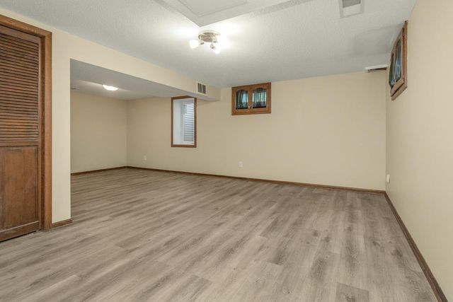 5901 6th Street NE, Fridley, MN 55432