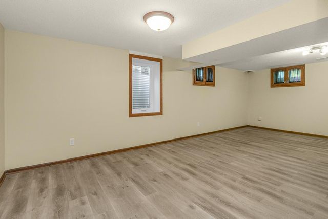 5901 6th Street NE, Fridley, MN 55432