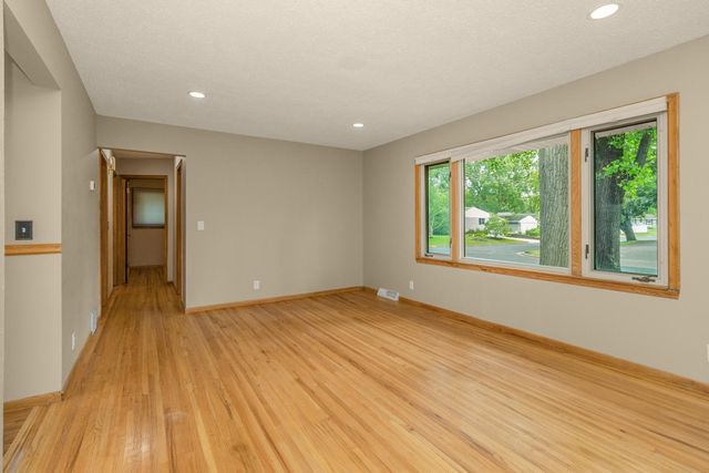 5901 6th Street NE, Fridley, MN 55432
