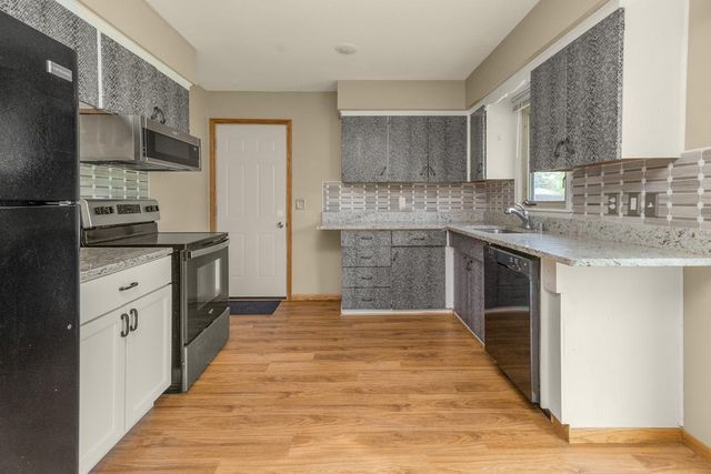 5901 6th Street NE, Fridley, MN 55432