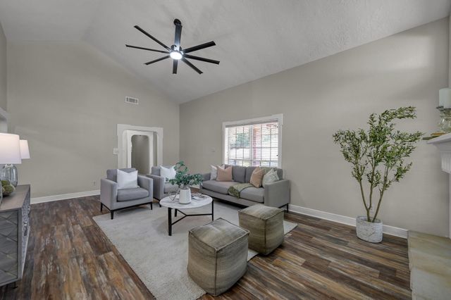 107 Shadylyn Drive, Conroe, TX 77304