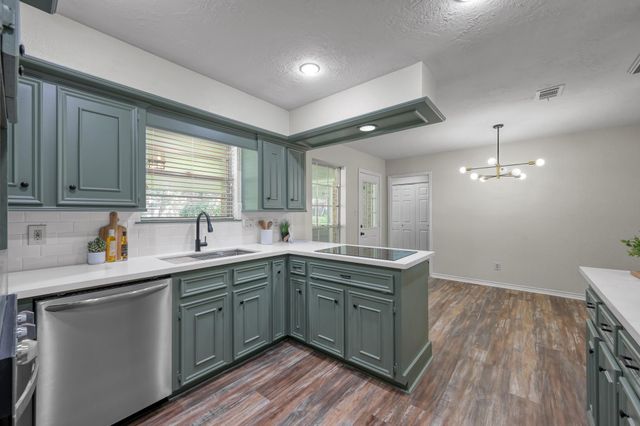 107 Shadylyn Drive, Conroe, TX 77304