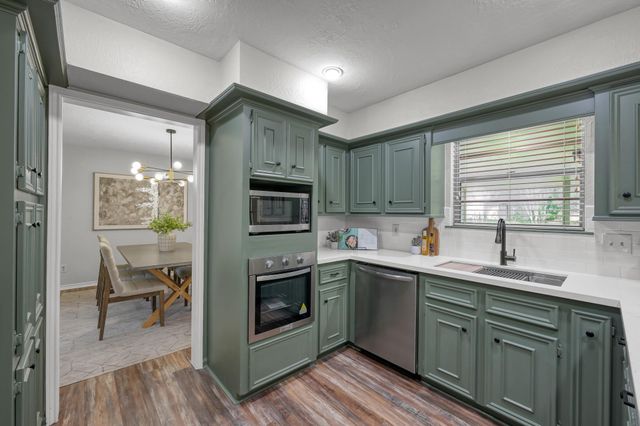107 Shadylyn Drive, Conroe, TX 77304