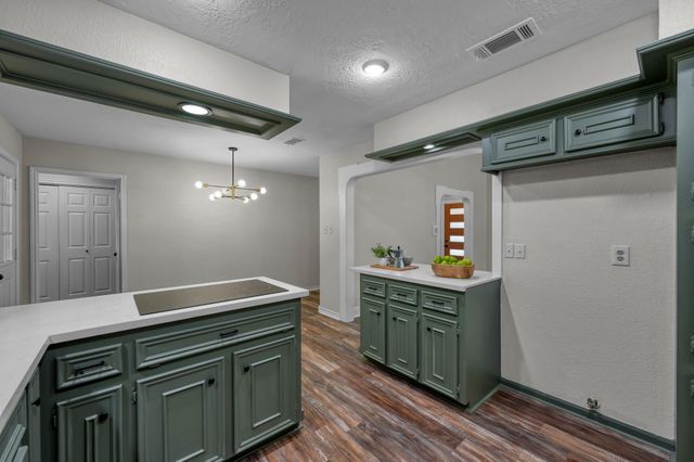 107 Shadylyn Drive, Conroe, TX 77304