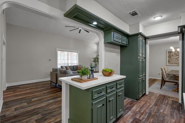 107 Shadylyn Drive, Conroe, TX 77304