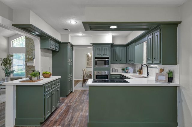 107 Shadylyn Drive, Conroe, TX 77304