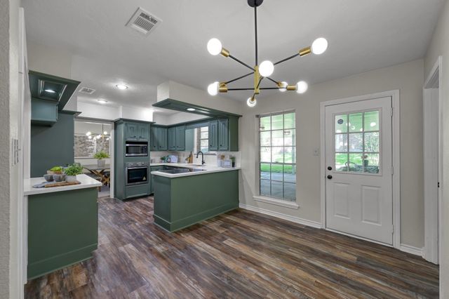 107 Shadylyn Drive, Conroe, TX 77304