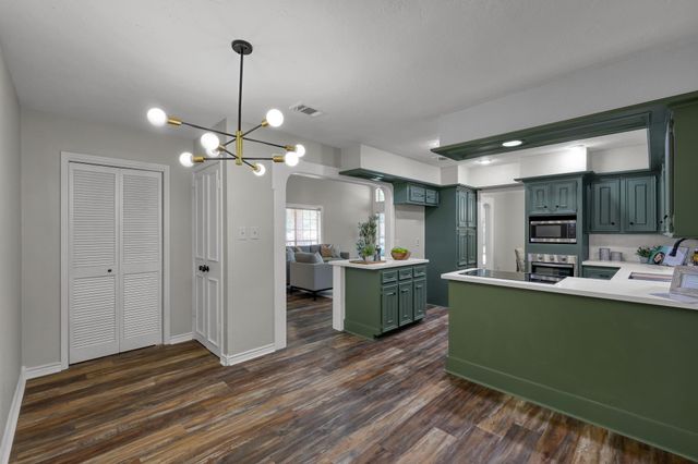 107 Shadylyn Drive, Conroe, TX 77304