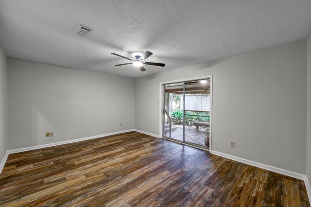 107 Shadylyn Drive, Conroe, TX 77304