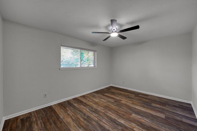 107 Shadylyn Drive, Conroe, TX 77304