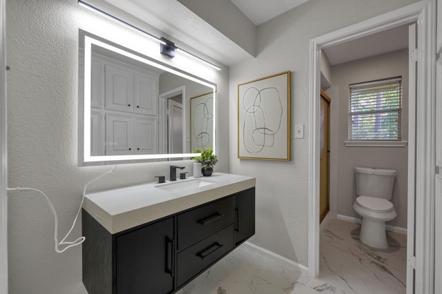 107 Shadylyn Drive, Conroe, TX 77304