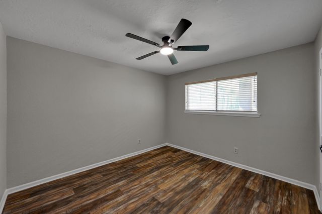 107 Shadylyn Drive, Conroe, TX 77304