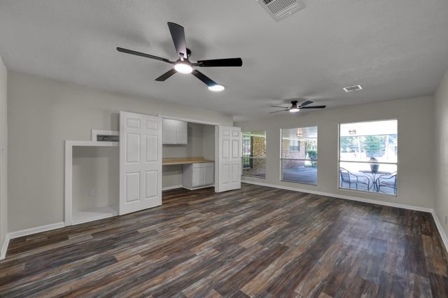 107 Shadylyn Drive, Conroe, TX 77304