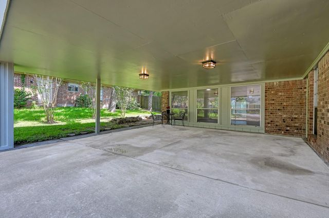 107 Shadylyn Drive, Conroe, TX 77304