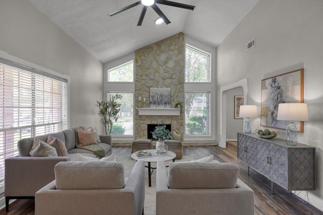 107 Shadylyn Drive, Conroe, TX 77304