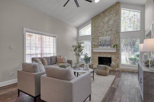 107 Shadylyn Drive, Conroe, TX 77304