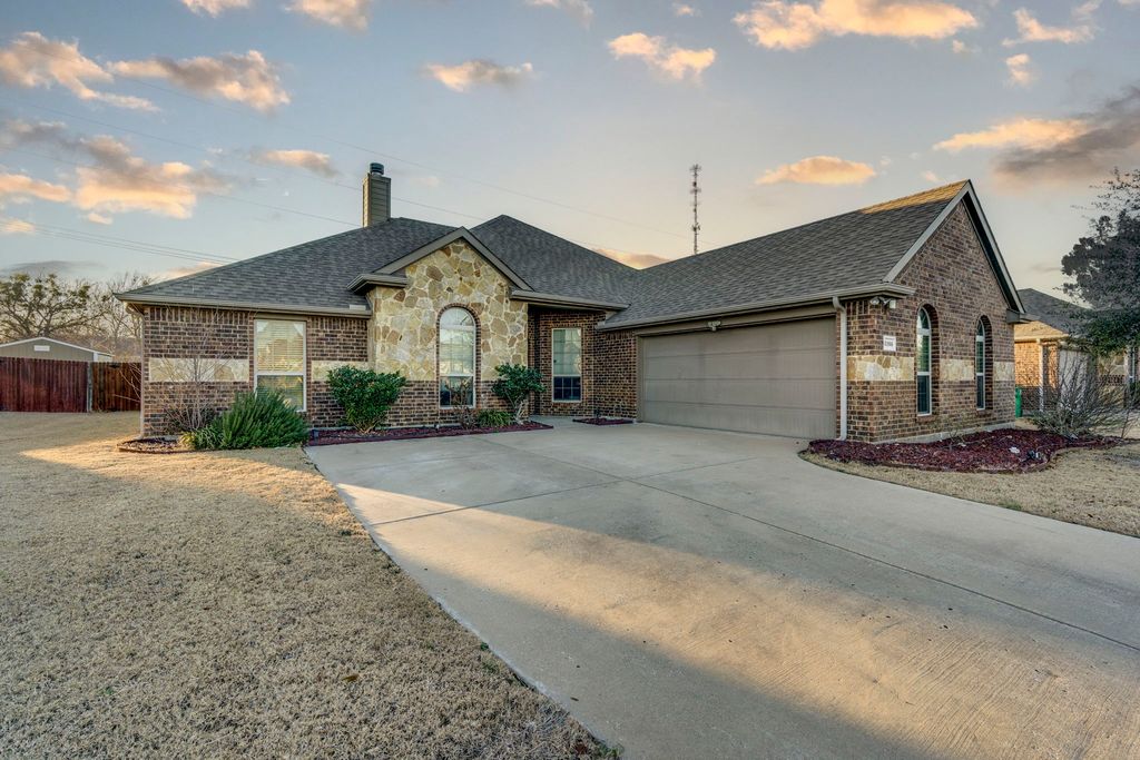 2195 Liriope Lane, Waxahachie, TX 75165