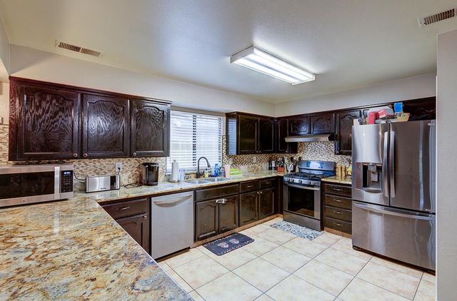 3643 W Robinson Avenue, Fresno, CA 93722