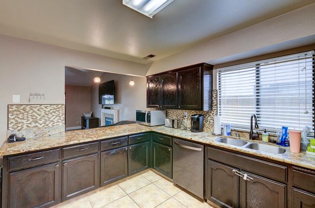 3643 W Robinson Avenue, Fresno, CA 93722