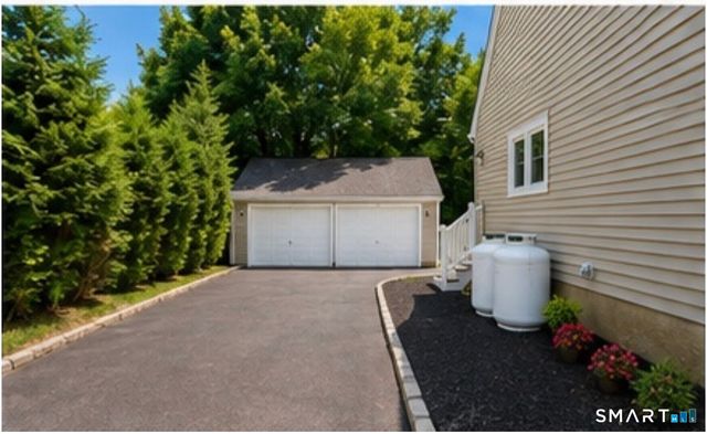 38 City Hill Court, Naugatuck, CT 06770