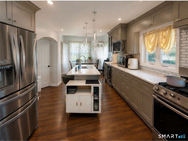 38 City Hill Court, Naugatuck, CT 06770