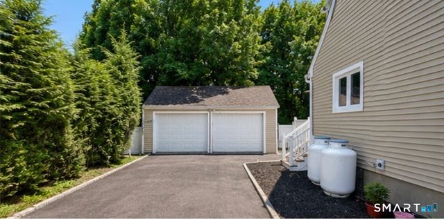 38 City Hill Court, Naugatuck, CT 06770
