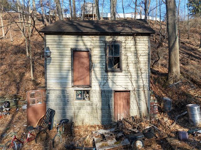 803 Burchfield Road, Shaler, PA 15101