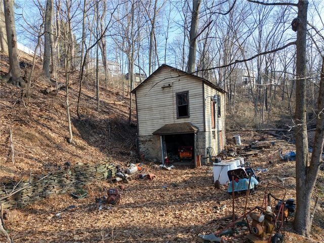 803 Burchfield Road, Shaler, PA 15101