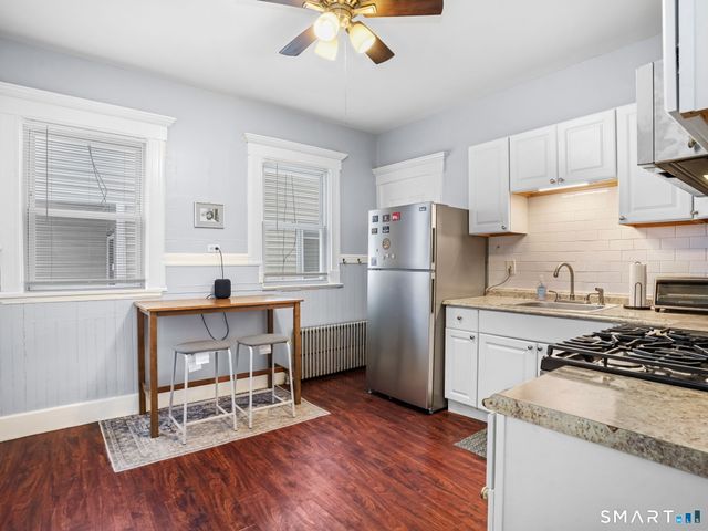 28 Dolsen Place, Stamford, CT 06901