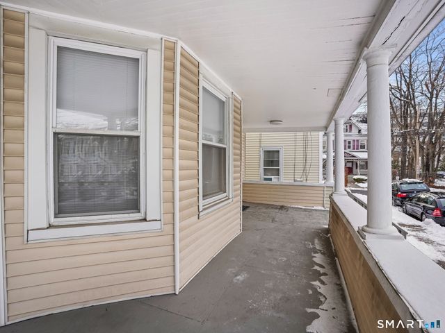 28 Dolsen Place, Stamford, CT 06901