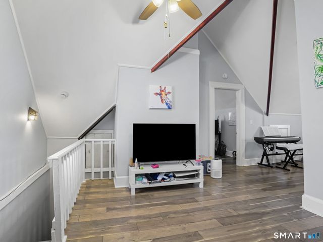 28 Dolsen Place, Stamford, CT 06901