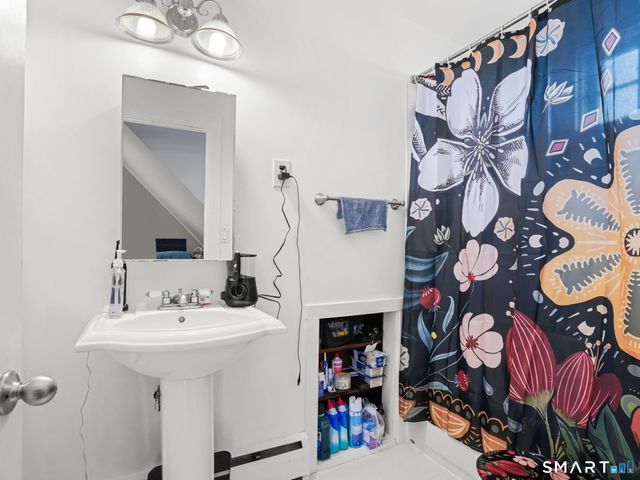 28 Dolsen Place, Stamford, CT 06901